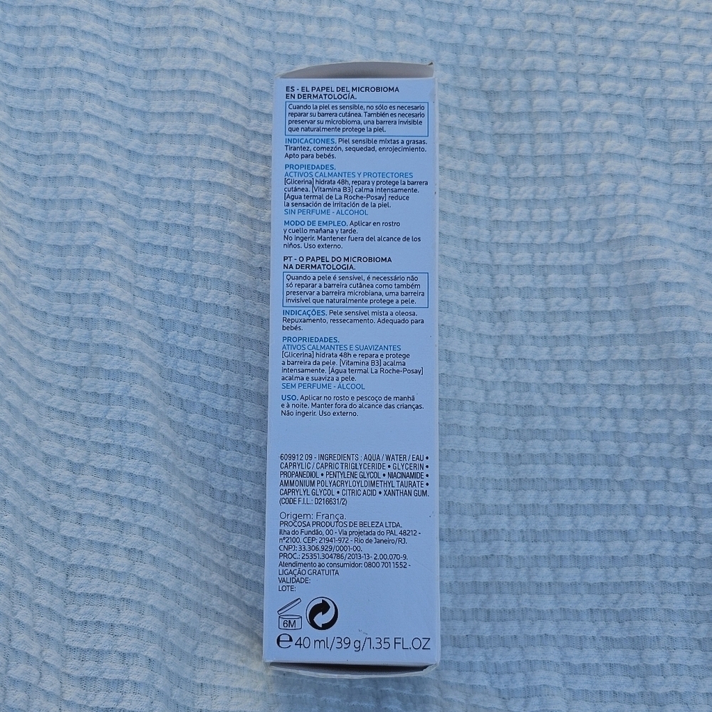 La Roche Posay Toleriane Sensitive Fluide Oil Free Moisturizer 1.35floz - Picture 3 of 6